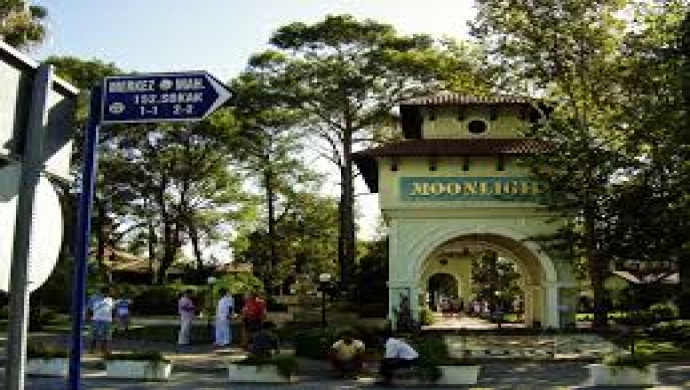 Moonlight Beach and Park